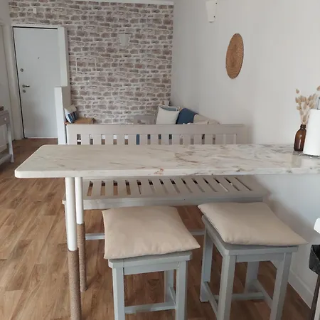 Apartment Blue Wave *